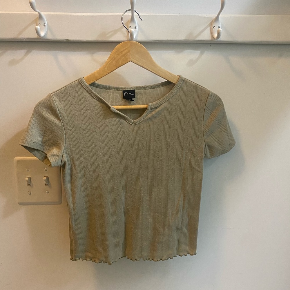 Cropped T